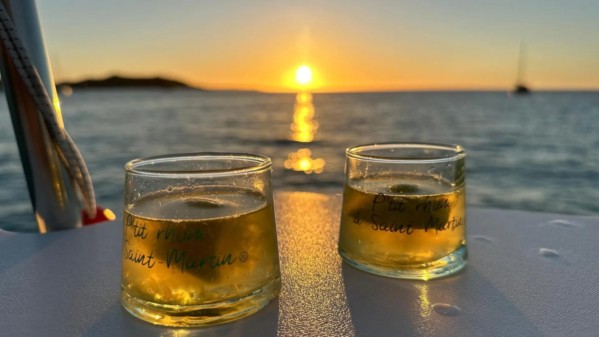 Botel Catamaran Zephyr Nuit Au Mouillage Diner, Nuit Et Petit-Dejeuner Inclus Grand Case Sint Maarten/Saint Martin