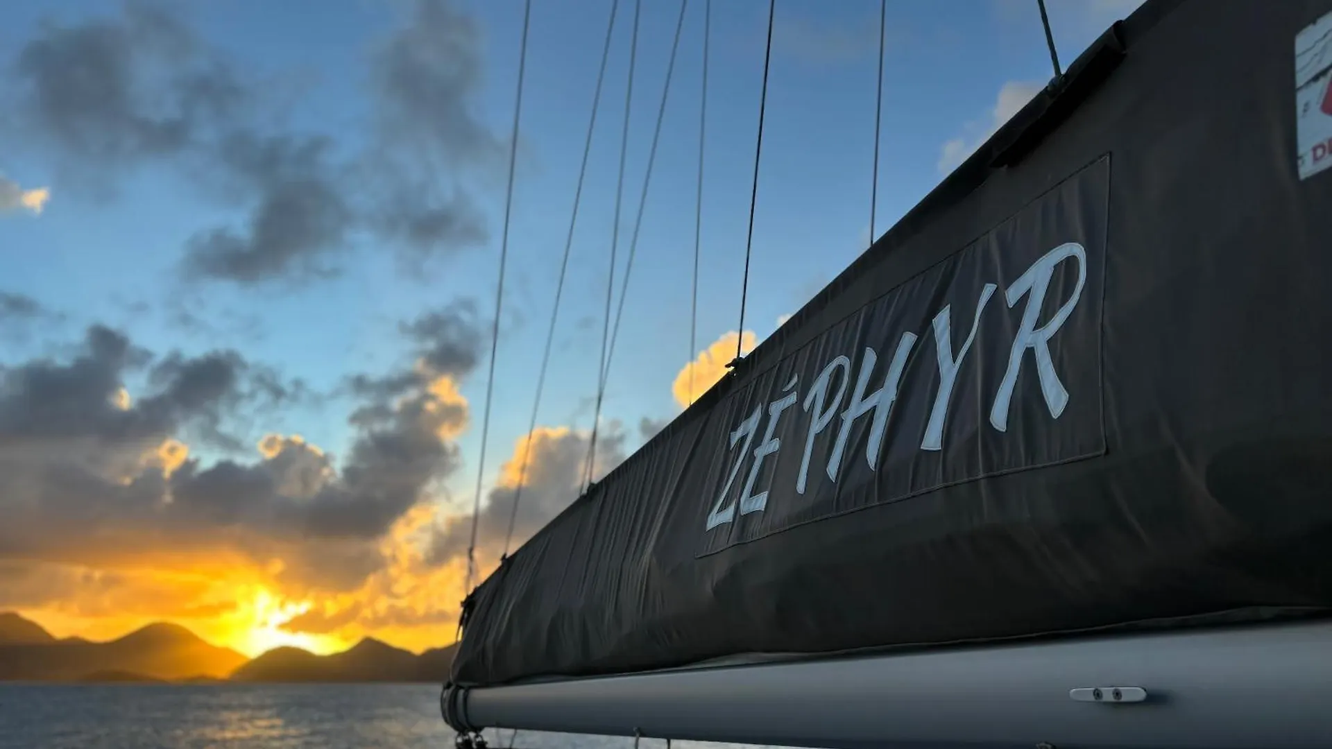 Botel Catamaran Zephyr Nuit Au Mouillage Diner, Nuit Et Petit-Dejeuner Inclus Grand Case