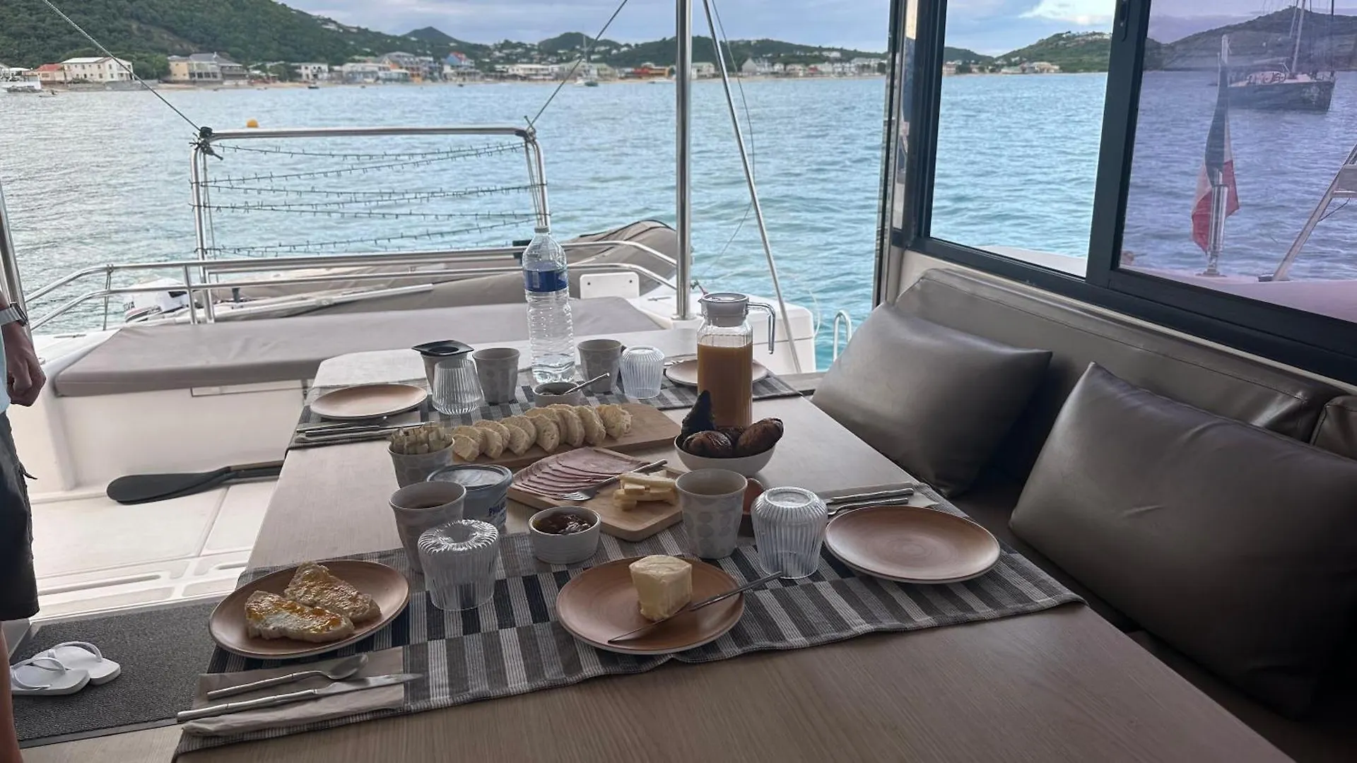 Botel Catamaran Zephyr Nuit Au Mouillage Diner, Nuit Et Petit-Dejeuner Inclus Grand Case